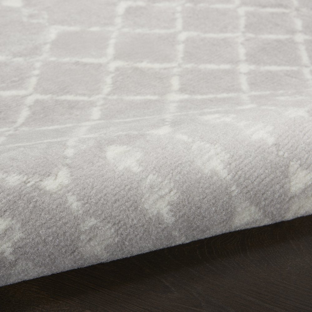 5' X 7' Gray And Ivory Geometric Area Rug