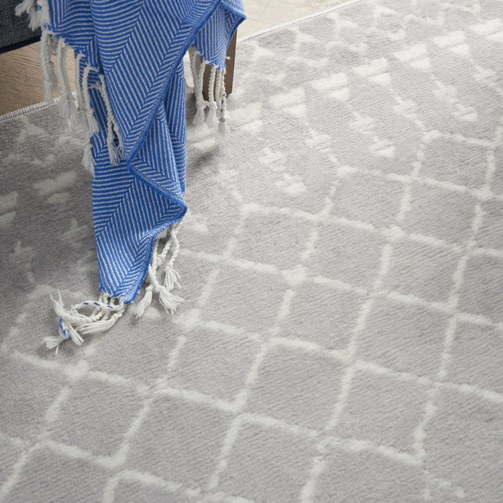 5' X 7' Gray And Ivory Geometric Area Rug
