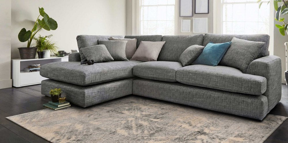 7' X 9' Gray And Ivory Diamond Area Rug