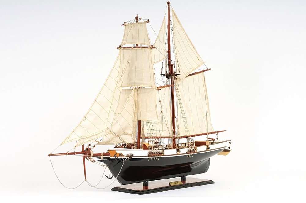 26" Black and White Solid Wood Hand Painted p-Oxybis(benzenesulfonyl hydrazide) Model Boat