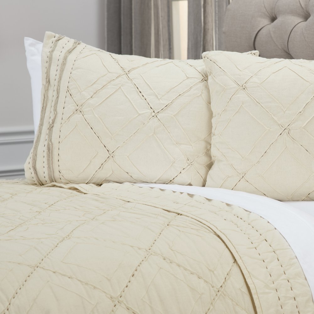 Ivory Geometric Queen Quilt